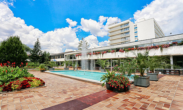 fotka zľavy Obľúbená All Inclusive dovolenka v kúpeľoch Piešťany v hoteli Splendid s vnútorným a vonkajším bazénom