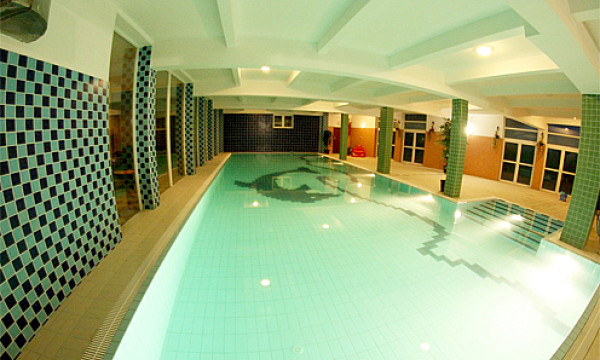 fotka zľavy Hotel Daisy Superior priamo v Krakove s bazénom, saunou a klziskom